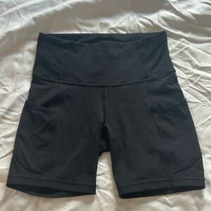 Lululemon Wunder Train High Rise short with Pockets